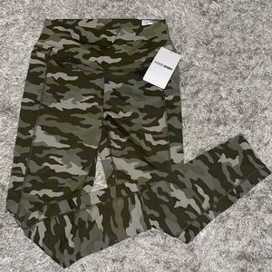 PINK Sport Camo Leggins